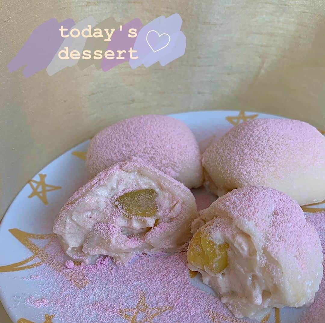 町田恵里那さんのインスタグラム写真 - (町田恵里那Instagram)「☁︎☽﻿ 今日のデザートは﻿ ﻿ マロンだいふくでした🌰ぱちぱちぱち﻿ ﻿ ﻿ ﻿ ピンクの粉をふりかけたら、栗なのに桜もちみたいになっちゃった😶、﻿ 甘かったけど美味しかった❤︎﻿ ﻿ ﻿ ﻿ ﻿ ﻿ ﻿ ﻿ ﻿ #今日のもぐっとえりな」5月27日 19時21分 - machida_erina122