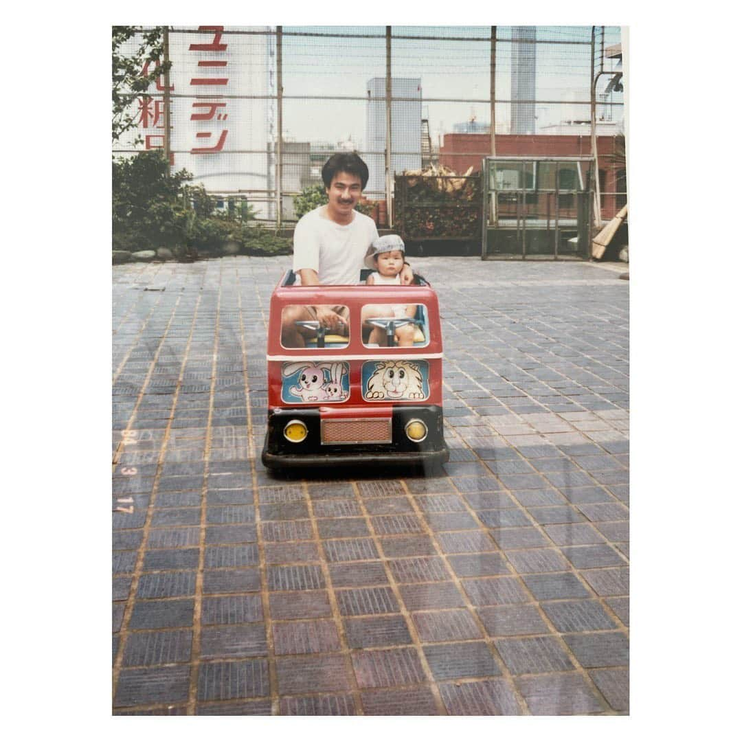 柏木作夢さんのインスタグラム写真 - (柏木作夢Instagram)「36years ago. My father&me. Just I was 2years old. I love Papa. My spirit&destiny.  #memories #father #dad #youngme #oldpic #vintage #pic #お父さん #アルバム #銀座 #思い出グラム」5月27日 19時43分 - samukashiwagi