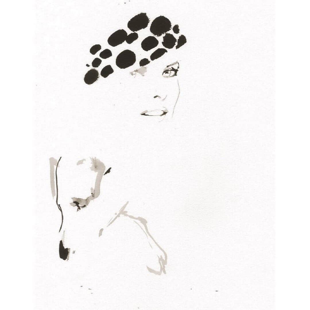 フィリップトレーシーさんのインスタグラム写真 - (フィリップトレーシーInstagram)「#repost @daviddownton ADVENTURES WITH PHILIP AND LINDA. In 2004, I was commissioned to draw the supermodel’s supermodel @lindaevangelista for the Telegraph magazine. A banner job for me. The sitting was set for the Hotel George V in Paris. On my way to Linda’s suite, I bumped into @philiptreacy who was staying at the hotel with Grace Jones. That’s just the way things happened, Then. ‘Would Linda like to be drawn in a hat?’ I’d find out. She would, and she straight away understood the graphic possibilities of this twisted Dr Seuss top hat as a cover image. She can, I discovered, ‘edit’ herself for the page. The following year, I had another sitting with Linda at Philip’s Battersea headquarters where I made this drawing of her with his beloved dog, Mr Pig. Happy birthday Philip, for yesterday.🖤」5月27日 19時51分 - philiptreacy