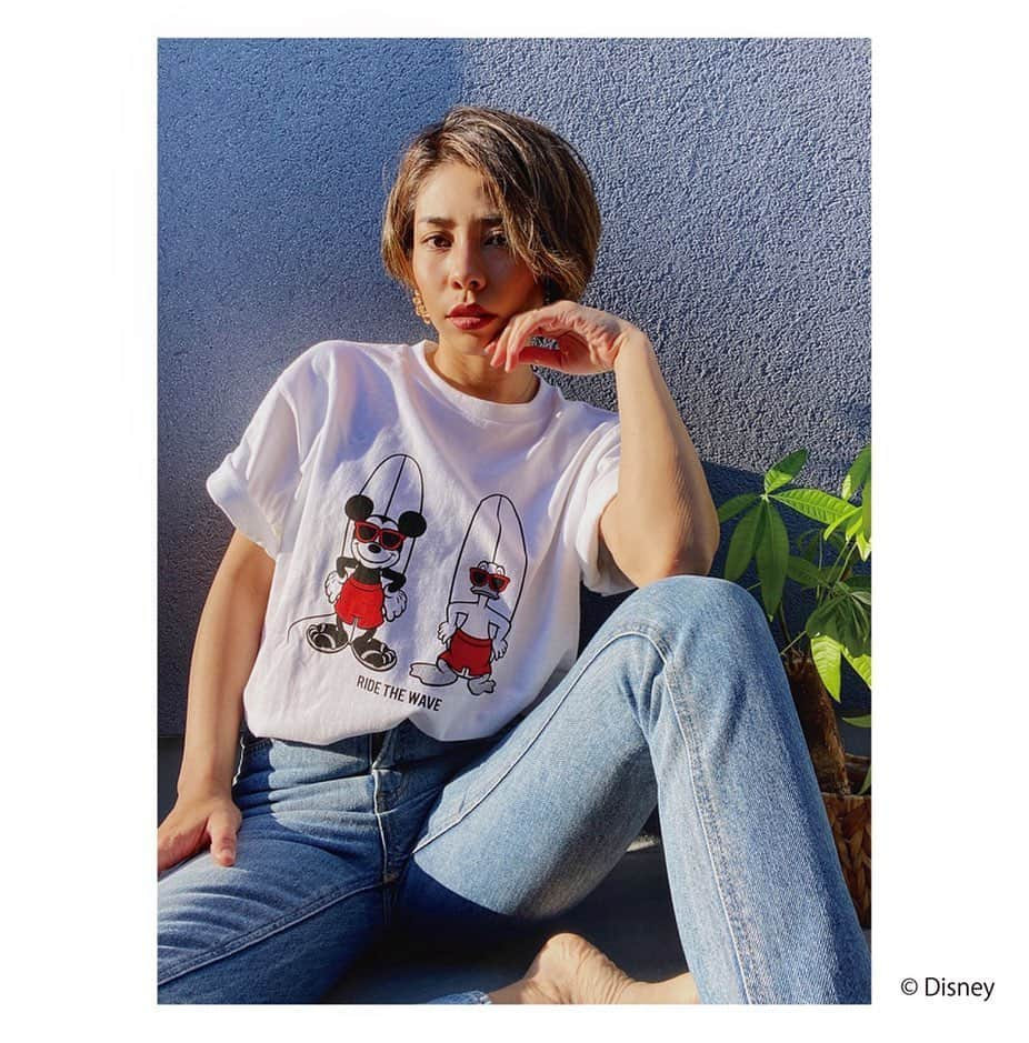 齋藤美波さんのインスタグラム写真 - (齋藤美波Instagram)「⚫️♦️♦️⚫️ #Disney#INSP ・ めちゃくちゃ可愛いTシャツが INSPから出たよんっ😎 ミッキードナルドが サーフボード持ってるやないかい🏄‍♂️ kid'sもあるんだけど 子供達にお揃い可愛いね💕 ・ #旦那初のカタログデビュー　笑 みてやってくだせぇ 私は白T派👐🏽 ・ 🔻 @insptokyo ・ ・ #新作#Tシャツ#ディズニーtシャツ#ミッキー#ドナルド#サーフボード#家族お揃い#兄弟お揃い#夏#ファッション#お洒落#fashion#tshirt #mickeymouse #donaldduck #surfboard #cute#new」5月27日 19時53分 - saito373minami