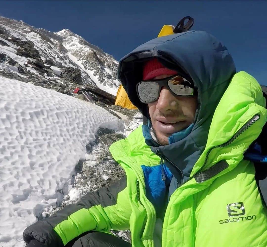 Suuntoさんのインスタグラム写真 - (SuuntoInstagram)「Exactly three years ago @kilianjornet did something no one has ever done before: he climbed the highest mountain in the world without supplemental oxygen twice with-in a week! Want to learn more about Kilian’s #everest experience? Click the link in our bio for a chance to join an exclusive, online presentation and chat with Kilian. 🏔👍」5月27日 19時53分 - suunto