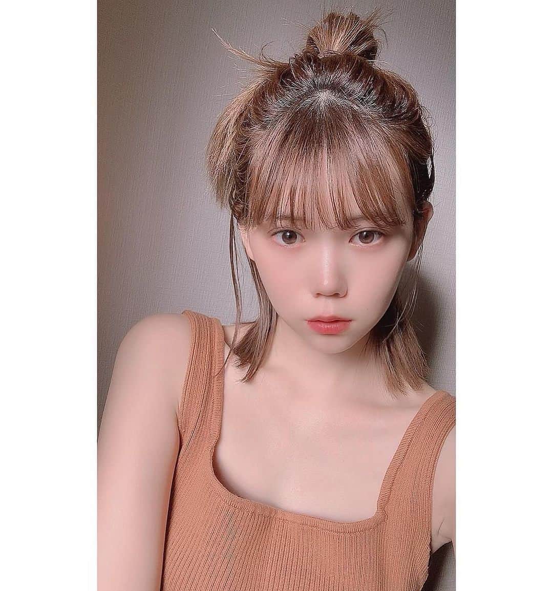 千田麻実のインスタグラム：「⠀ 最近の毎日のルーティンは検温と豆乳です✌︎⠀ 検温に関してはマイブームみたいなとこあります✌︎⠀ 今日から計算ドリルも追加します✌︎⠀ ⠀ #リップだけ  #豆乳はフルーツミックスが推し  #平熱は昔から35度です  #一日のタイムスケジュールも書いてる  #かなりオススメ  #計算ドリル  #密かにオススメ」