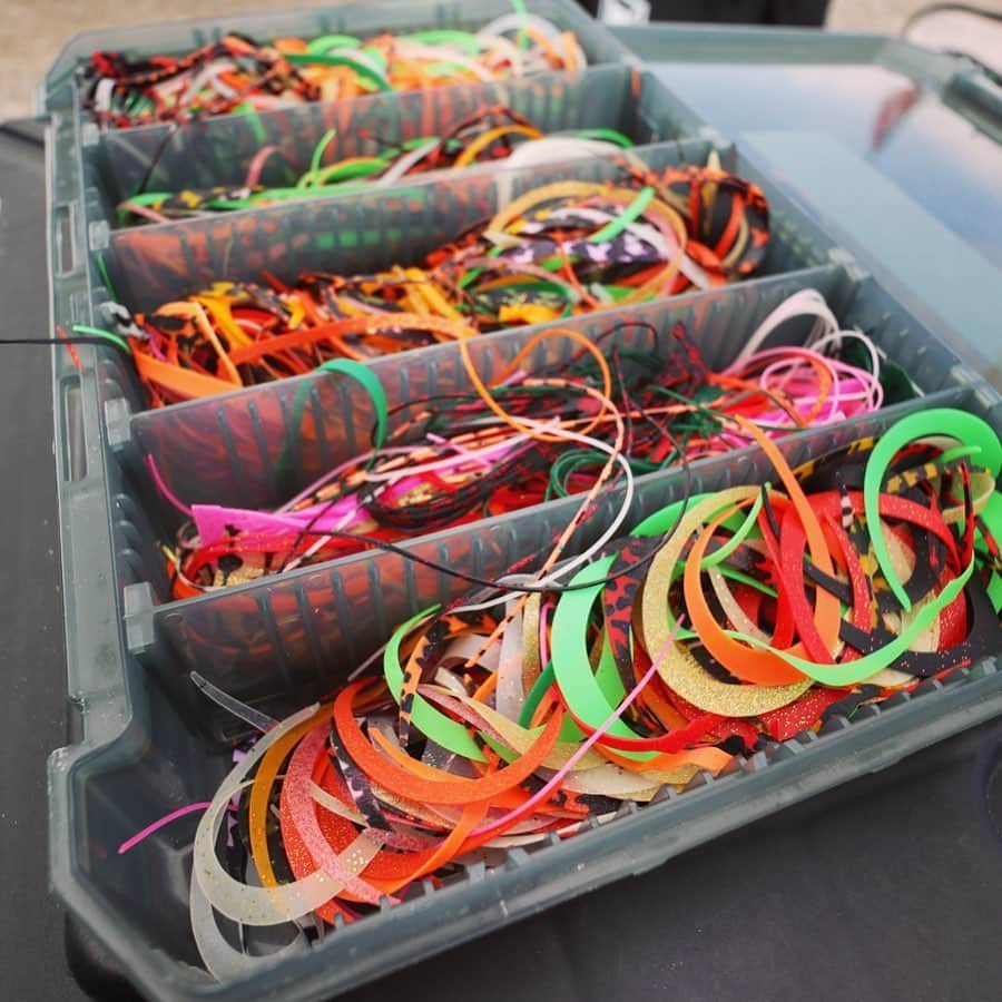 ジャッカルさんのインスタグラム写真 - (ジャッカルInstagram)「"How to best color choice for Snapper Jigging (TAIRUBBER JIG)" on official website.  公式WEBサイトのソルトコラムにて、"田中亜衣の鯛ラバアカデミー　Vol.3/エリア別鯛ラバカラーの傾向と対策とは？"を公開中です。皆さんからのご質問が多いカラーセレクトについて、田中亜衣さんが各地のエリア別に解説いたします。  詳しくはプロフィール欄か下記リンクよりご覧ください。  https://www.jackall.co.jp/saltwater/column/2020-05-25-19579/  # jackall #binbindama #tairubber #snapper #snapperfishing #jigging #fishing #ジャッカル #ビンビン玉 #鯛ラバ #タイラバ #鯛カブラ　#タイカブラ #真鯛 #鯛 #田中亜衣 #釣り #フィッシング」5月27日 20時11分 - jackall_jp