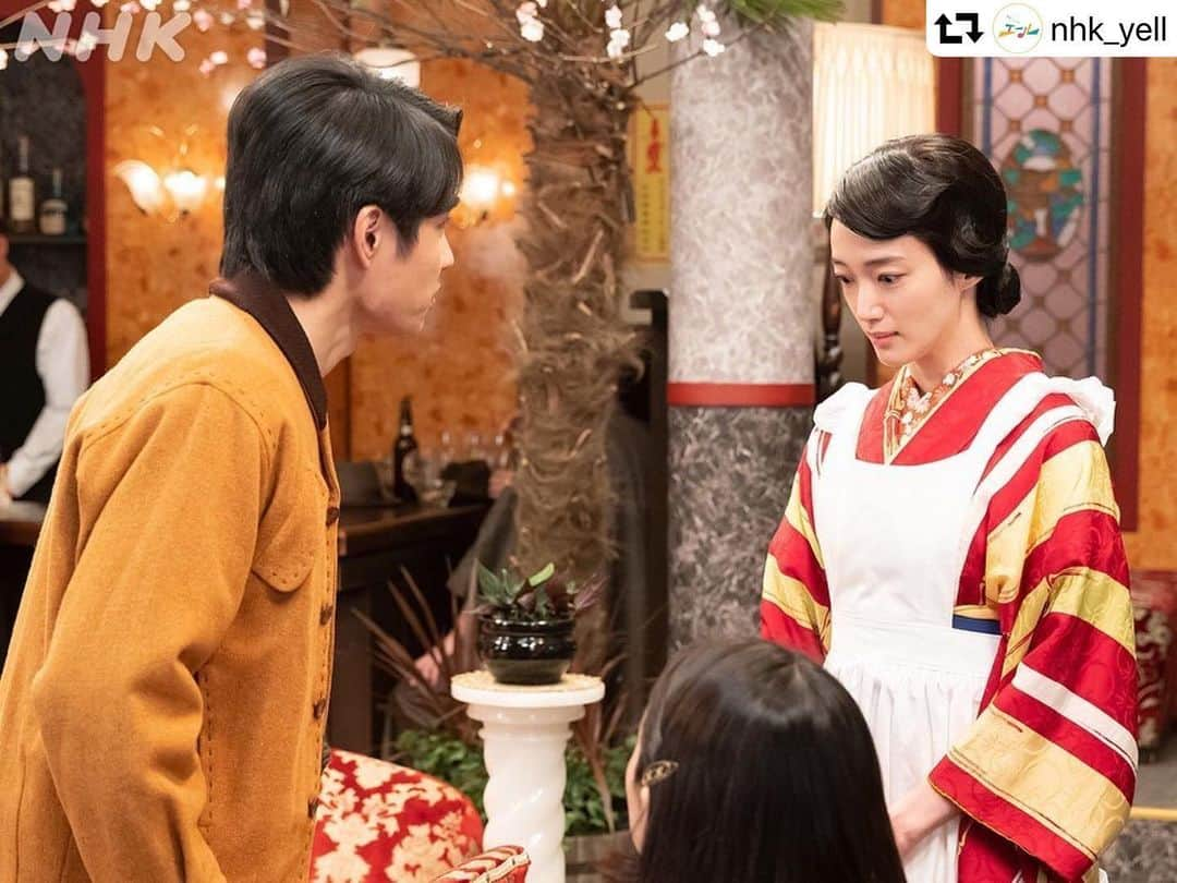 入山法子さんのインスタグラム写真 - (入山法子Instagram)「本日もさまざまな反響ありがとうございます…😢❣️ 恐れ多いお言葉をたくさんいただきまして、、本当に、あの、きょ、きょ、恐縮です…！ 朝ドラの力、エールの力を感じています！！ ありがとうございます…☺️👘💕 . . 鉄男と希穂子、どうなってしまうのでしょうか…。 . 公式さんのお写真、今日もリポストさせていただきます！  #repost @nhk_yell ・・・ なんと女給の希穂子は、福島で鉄男がお付き合いしていた女性でした。 ⠀⠀ 鉄男には決められた相手がいると知ってしまい、身を引いたようです。 ⠀⠀ #朝ドラエール」5月27日 20時20分 - iriyamanoriko_official