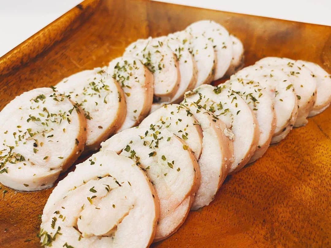小嶋菜月さんのインスタグラム写真 - (小嶋菜月Instagram)「先日作った、鶏ハム😋 . . 簡単に作れるし、美味しいし、ヘルシーだし とってもおすすめなお料理☺️❤️ . . #なつきっちん #お料理 #料理 #手作り #鶏ハム #ヘルシー」5月27日 20時16分 - kojimanatsuki_offical