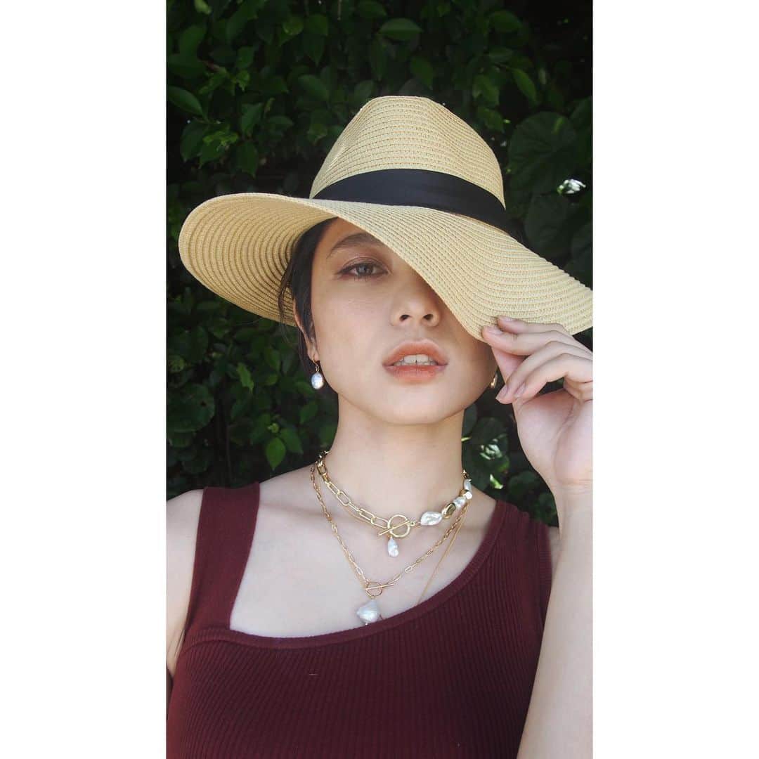 金城優華のインスタグラム：「@cannu.yuuka_kinjo のイメージ撮影。﻿ ﻿ #沖縄﻿ #海﻿ #アクセサリー﻿」