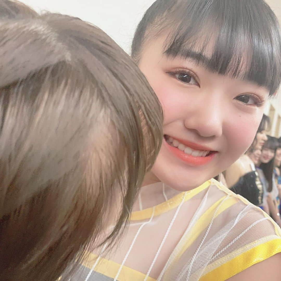 生田衣梨奈さんのインスタグラム写真 - (生田衣梨奈Instagram)「BEYOOOOONDSの江口紗耶ちゃん♥﻿ ﻿ 可愛い後輩なんですよ♥﻿ えりのこと好きっていってくれて！！！﻿ ﻿ 今♥都営大江戸線の六本木駅で抱きしめて♥が﻿ バズってるみたいー！！！﻿ ﻿ BEYOOOOONDS流行れーーーー﻿ ﻿ ﻿ インスタライブありがとうございました！！！﻿ みずきとたくさん話せて良かった♥﻿ ﻿ #morningmusume20﻿ #モーニング娘20﻿ #えりぽんかわいい﻿ #顔面国宝﻿ #かわいい﻿ #アイドル﻿ 存在が #インスタ映え﻿ #大好き﻿ #Love﻿ #beauty﻿ #followme﻿ #おうち時間﻿ #StayHome﻿ #ig_Japan﻿ #後輩﻿ #江口紗耶﻿ #BEYOOOOONDS﻿ #ビタミン﻿ #都営大江戸線﻿」5月27日 20時33分 - erina_ikuta.official