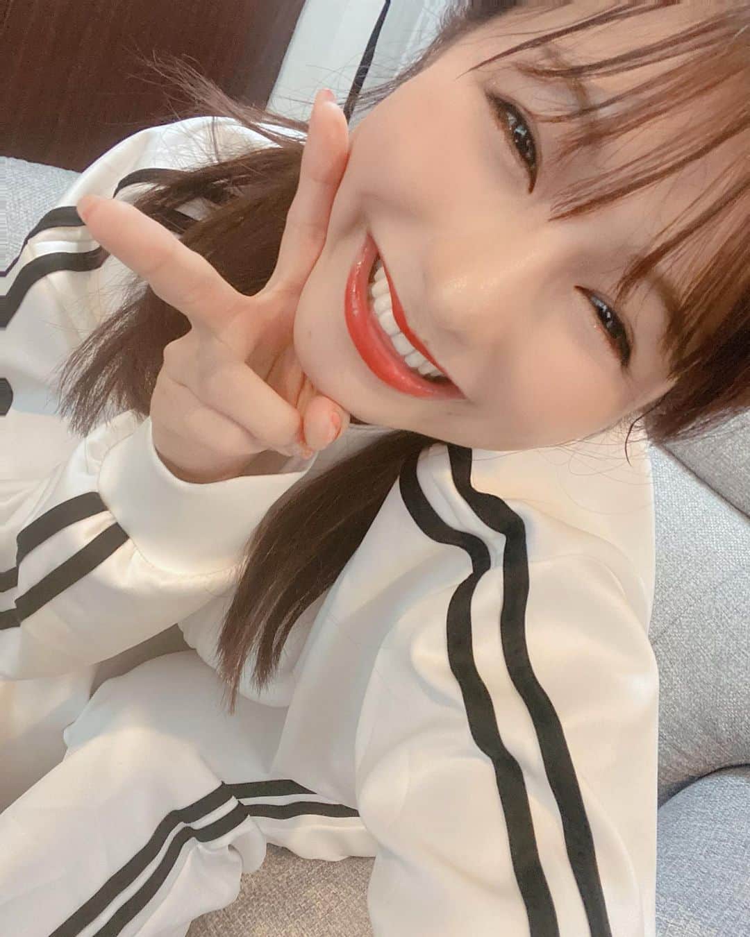 谷川愛梨のインスタグラム：「ジャージ女子( ✌︎'ω')✌︎」
