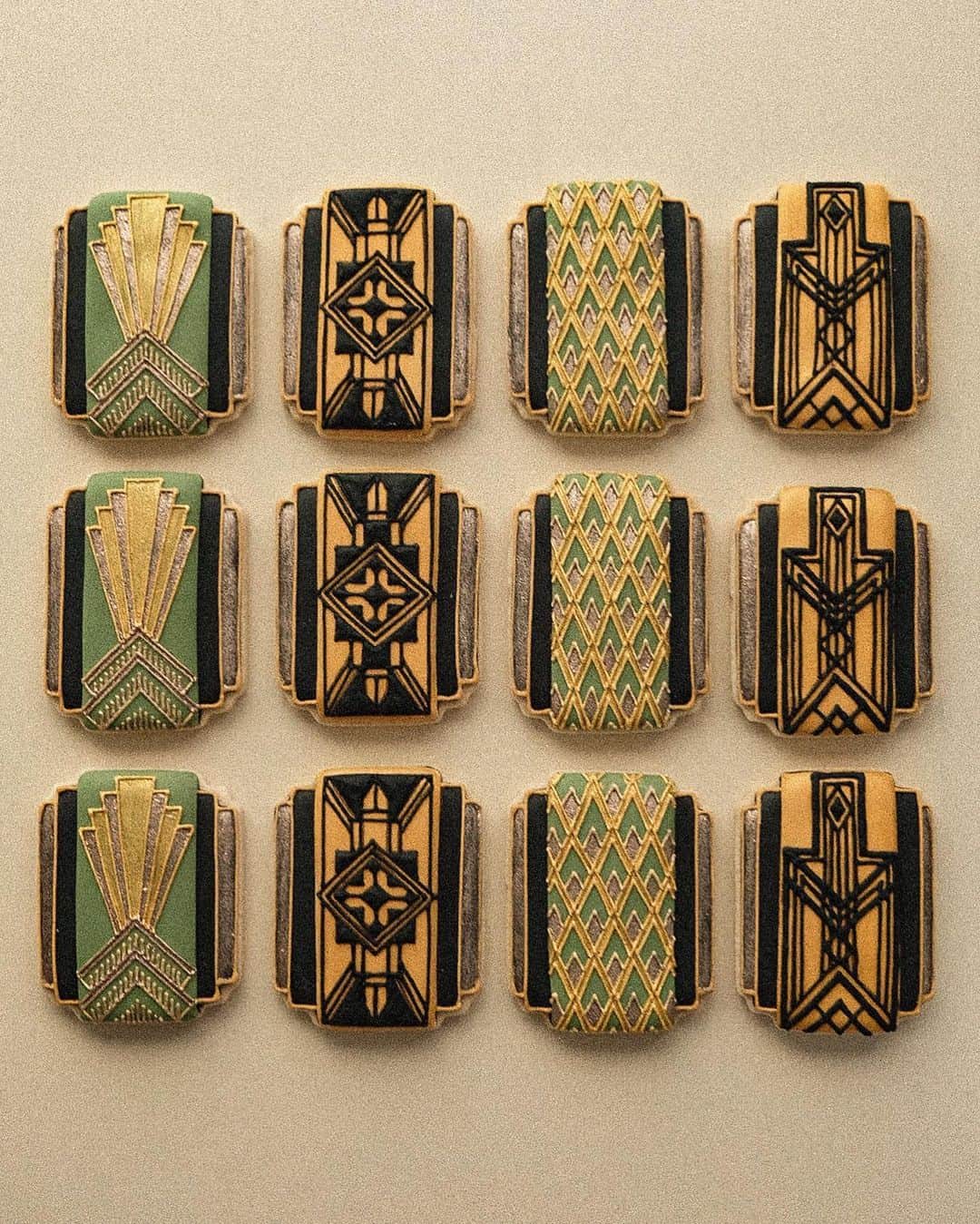 KUNIKAのインスタグラム：「Art deco style cookies ♛﻿ ﻿ たまには気分を変えてみる。﻿ ﻿ #artofkunika」