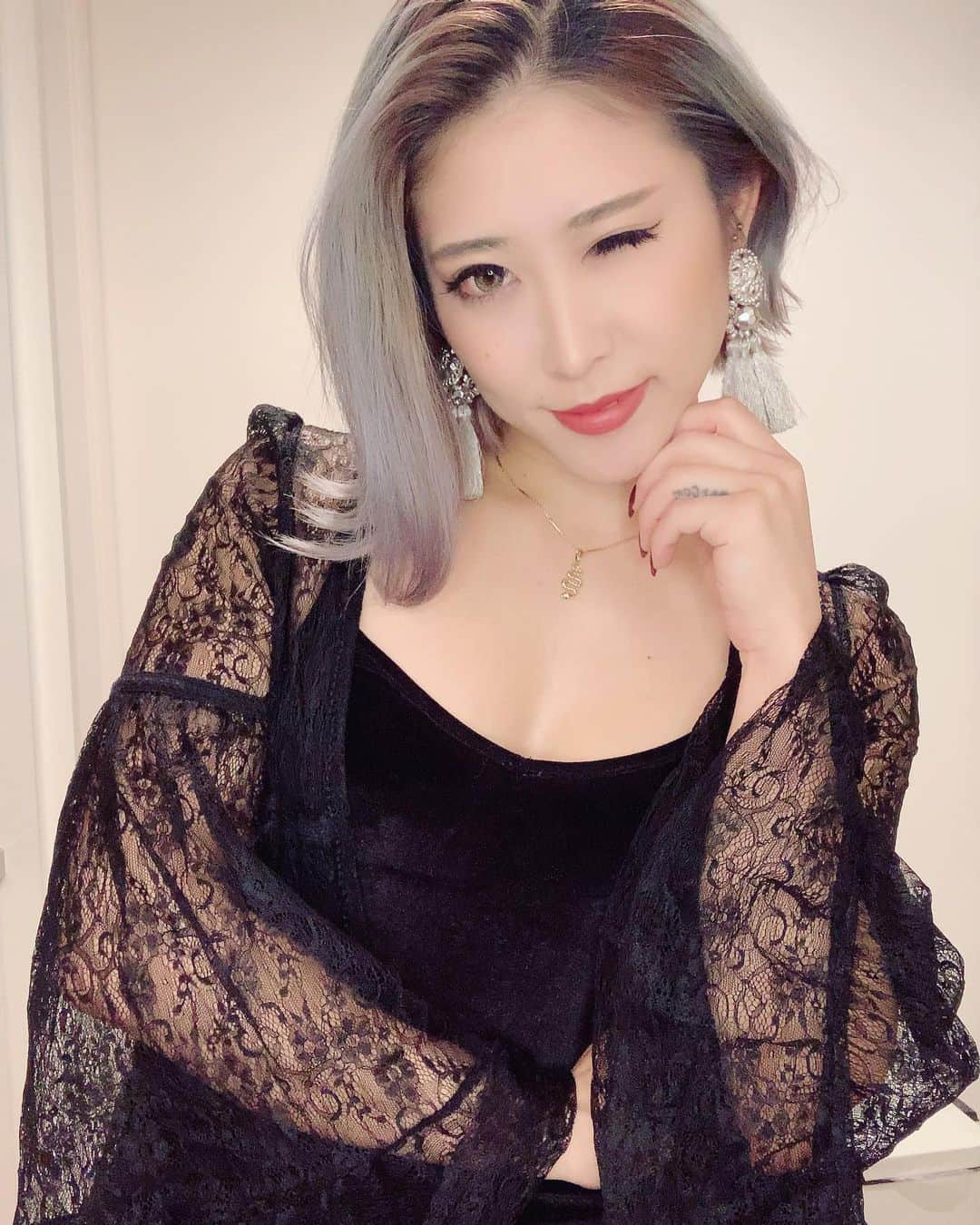Kumiのインスタグラム：「. 明日はいよいよ ZOOM酒場開催でございます！！🍻 . ご予約してくれた方々 ありがとう😭✨✨✨ . みなさまのお顔を見れるのを 何より楽しみにしております❤️ . . .」