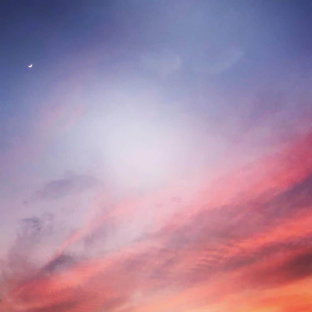 森本さやかさんのインスタグラム写真 - (森本さやかInstagram)「夕方ピンク色の空がキレイだった🌛  #夕暮れの空  #ピンクの空  #pinksky」5月27日 21時28分 - sayakamorimoto1011