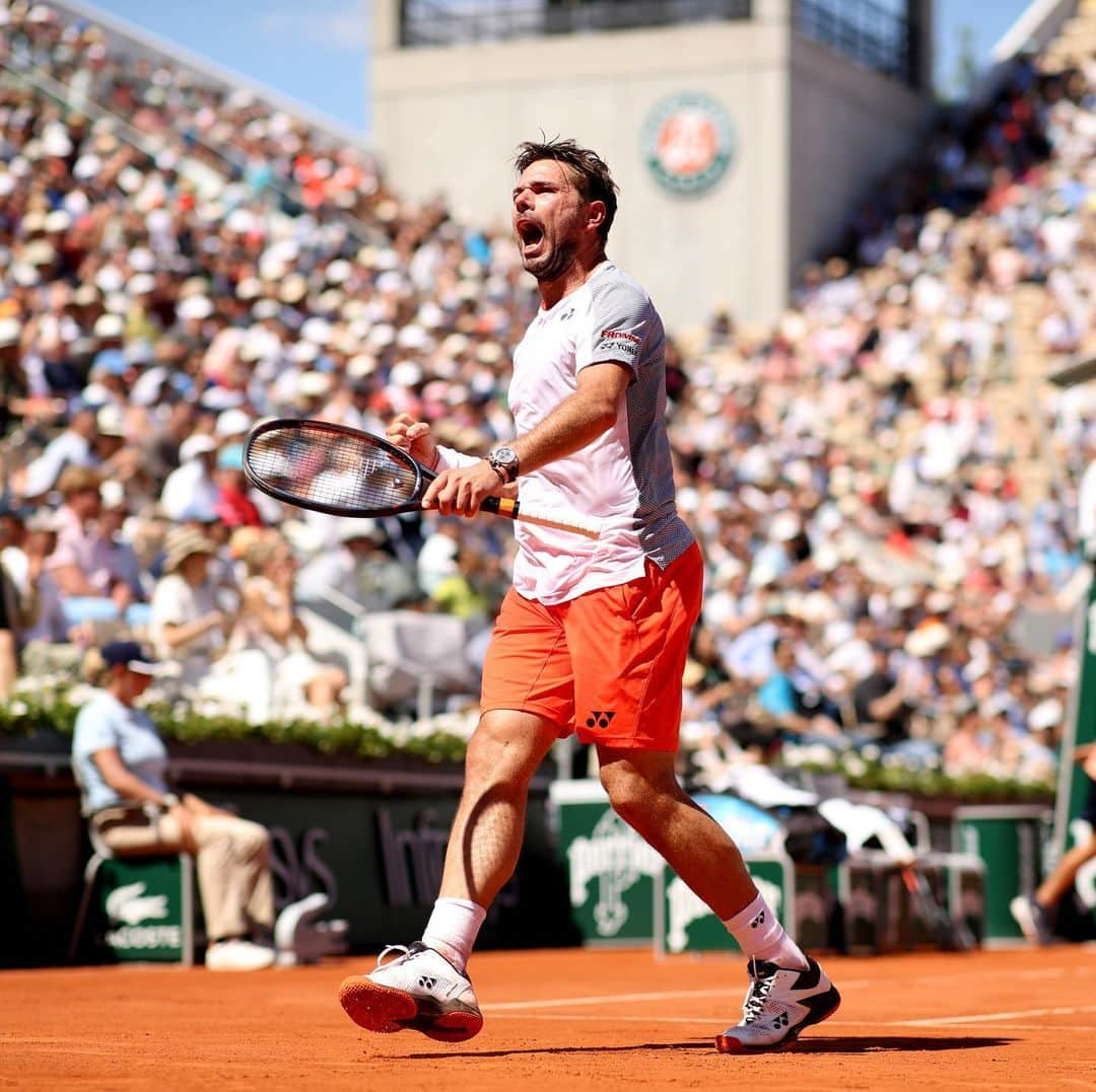 ATP World Tourさんのインスタグラム写真 - (ATP World TourInstagram)「The best match of the 2019 @rolandgarros?  Wawrinka outlasted Tsitsipas 7-6 5-7 6-4 3-6 8-6 in five hours & nine minutes!」5月27日 21時32分 - atptour