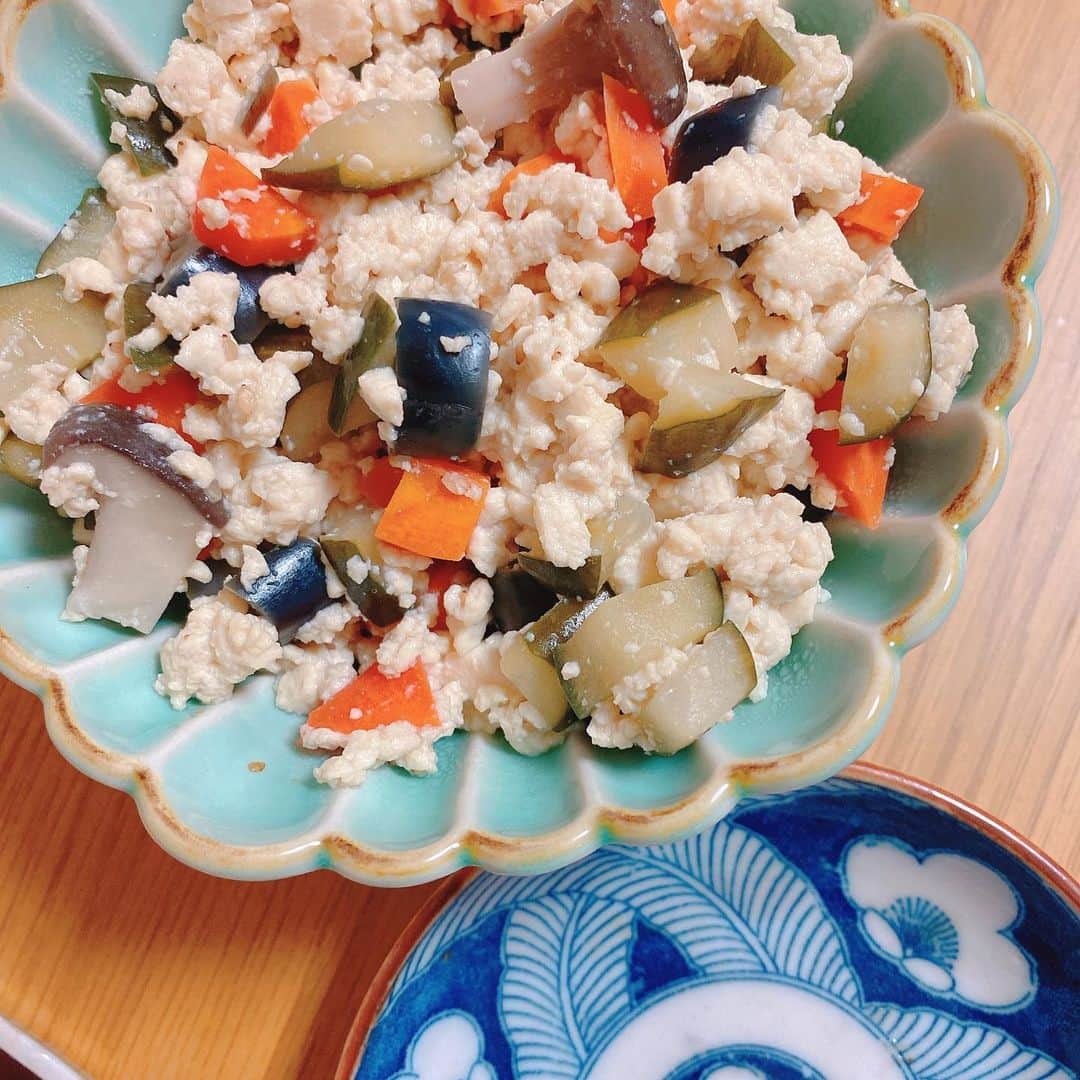 三好春奈のインスタグラム：「最近毎日ぬか漬けを量産していて、今日は塩辛いなーってやつをみじん切りして水で洗って水切りした木綿豆腐とザザっと炒めてゴマとカツオをパパっとしたらとっても美味しくなりました💯」