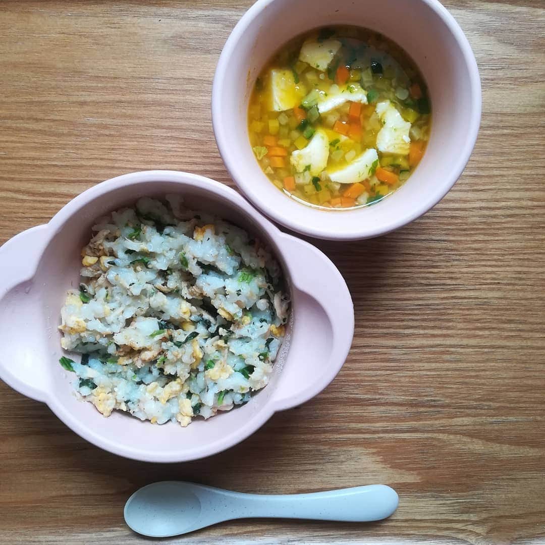 内田敦子のインスタグラム：「写真も撮れたし、そろそろ3食外注にしようかな  #離乳食」