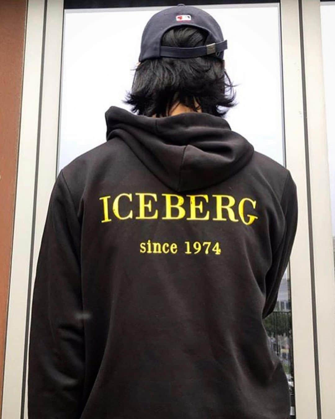 アイスバーグさんのインスタグラム写真 - (アイスバーグInstagram)「@sjkyeoong & @dry_kong showing some street attitude #Iceberg1974 #steetstyle」5月27日 21時48分 - iceberg