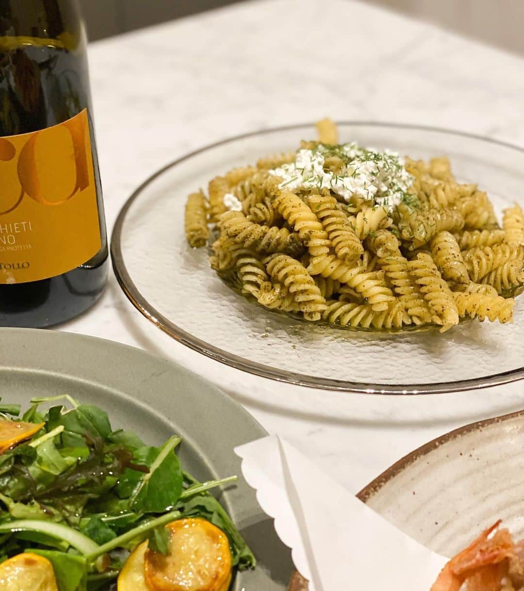 中川珠里さんのインスタグラム写真 - (中川珠里Instagram)「.﻿ 🍷﻿ ﻿ 自粛期間を振り返り。﻿ 料理とワインが楽しくなり﻿ ワインに合うご飯ばかり作りがちだったな。﻿ ﻿ 色々ワインも試したけど﻿ アブルッツォ🇮🇹のワインが特に美味しかったな♡﻿ ﻿ ﻿ これに伴い、だいぶ肥えたので﻿ 食事も見直して美味しい健康ご飯をこれからは意識したいと思いました❕﻿ ﻿ #おうちご飯#Abruzzo #1番最後は今日の晩ご飯 #ついつい作りすぎてしまう #この期間で料理が楽しくなったから #みんな食べに来てね♡笑 #毎日こんな訳ではありませんもちろん」5月27日 21時44分 - juri1104
