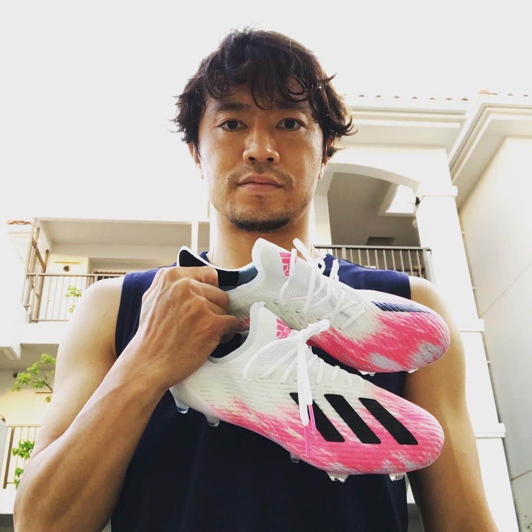 梅崎司のインスタグラム：「adidasスパイクのNewcolorが届きました。J再開が楽しみです。 共に頑張りましょう‼︎ #adidasFootball #createdwithadidas @adidastokyo」