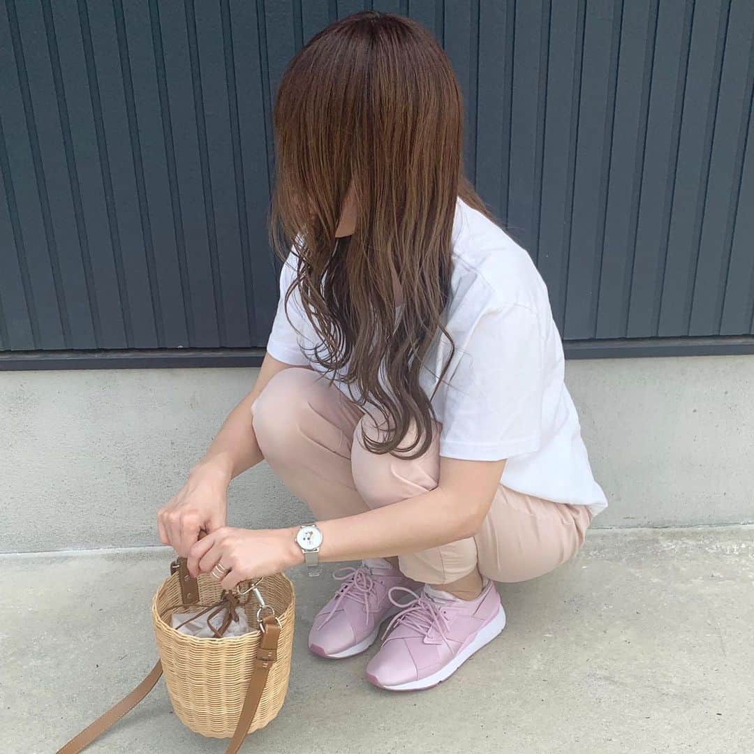 ryuu79hinaのインスタグラム：「#ootd ・ ・ PUMA ピンクな気分🍑 ・ ・ ━━━━━━━━━━━━━━━ #ootd_kob#mineby3mootd#locari#コーデ記録#tシャツコーデ#GU#GUコーデ#guコーデ部#スニーカー女子#スニーカーコーデ#ママコーデ#カジュアルコーデ#シンプルコーデ#プチプラコーデ#좋아요#좋아요환영#인스타그램#일상#일상스타그램#데일리그램」