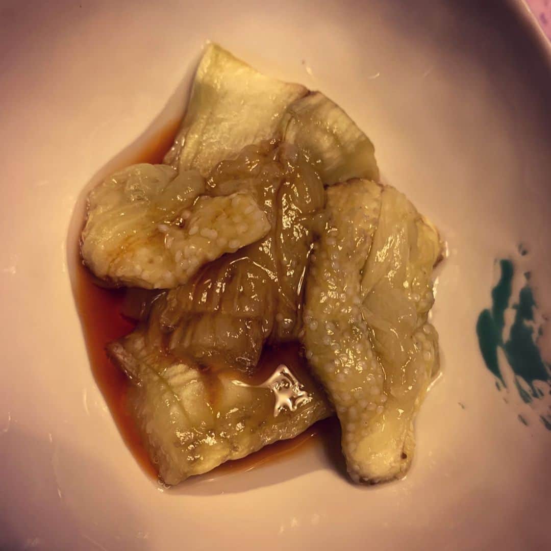 須田亜香里さんのインスタグラム写真 - (須田亜香里Instagram)「. . . 【#須田亜香里インスタライブ】 母と作ったハンバーグ、とても美味しくできました。 この後食べ始めてから思いつきで、 残ったソースに卵をふわっと絡めて 追いソースしたら更に絶品でしたので 今後は母の味に私の要素をプラスして 極めようと思います🍖😍 . 基本レシピは一つ前の投稿の動画を参考にしてくださいませ😘 あ、焼きナスも無事に美味しく食べられましたよ🍆🤣 #ハンバーグ #hamburg #おうちごはん #母の味 . . SKE48の公式モバイルサイトで配信開始している 【#SKE48のおうちラジオ】 今夜22:00〜のブロックで 須田の回が初オンエアーです。 初回のみリアルタイムであれば 会員でなくてもPCからでも 聴けるようです。 . . 題して…【#須田亜香里のモグラジ】 ツイッターでハッシュタグ投稿あればお便りとして読ませてもらいますのでぜひ😋🍴 . .」5月27日 21時53分 - akarisuda