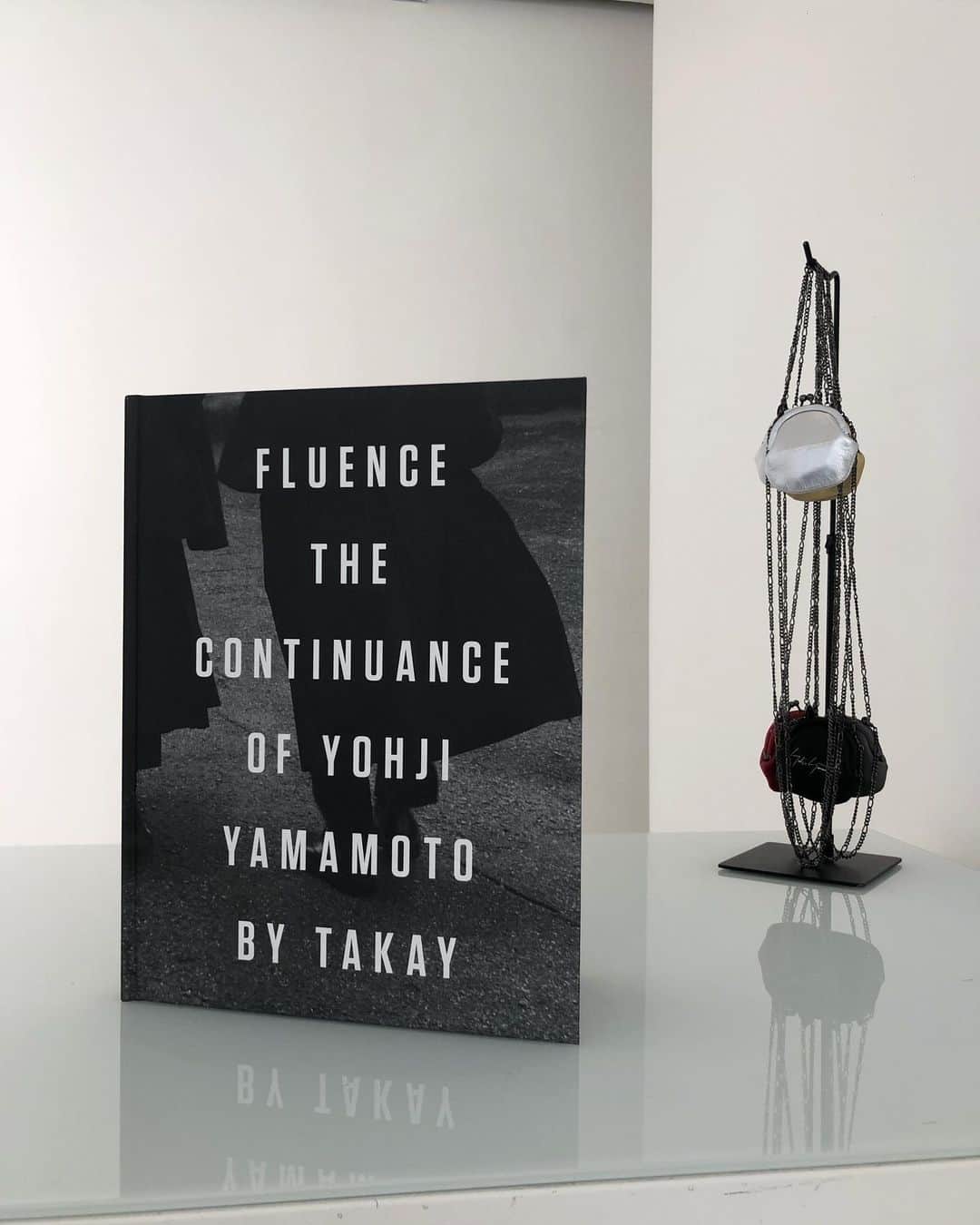 のインスタグラム：「FLUENCE: THE CONTINUANCE OF YOHJI YAMAMOTO ▫️ Photographs by @takayofficial - Text by Terry Jones, Yoichi Ochiai ▫️ The author pay homage to the creative power and style of Yohji Yamamoto ▫️ Published by @damiani_books  #YohjiYamamoto #Takay」