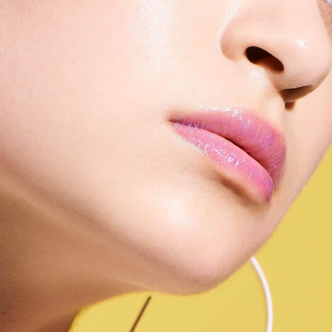ＬＵＮＡＳＯＬさんのインスタグラム写真 - (ＬＵＮＡＳＯＬInstagram)「2020.6.12 NEW﻿ "HEAT SUMMER"﻿ ﻿ -MODEL USE-﻿ ﻿ ✧GEL OIL LIPS﻿ EX06 Sumner Storm﻿ つやめくパープルに溶け込むブルーやグリーンのきらめきが幻想的なサマーストーム﻿ ﻿ ・﻿ #HEATSUMMER#2020#summer#new#makeup#eyeshadow#eyeliner#lip#lBEAUTY#LUNASOL#ルナソル」5月27日 21時54分 - lunasolofficial