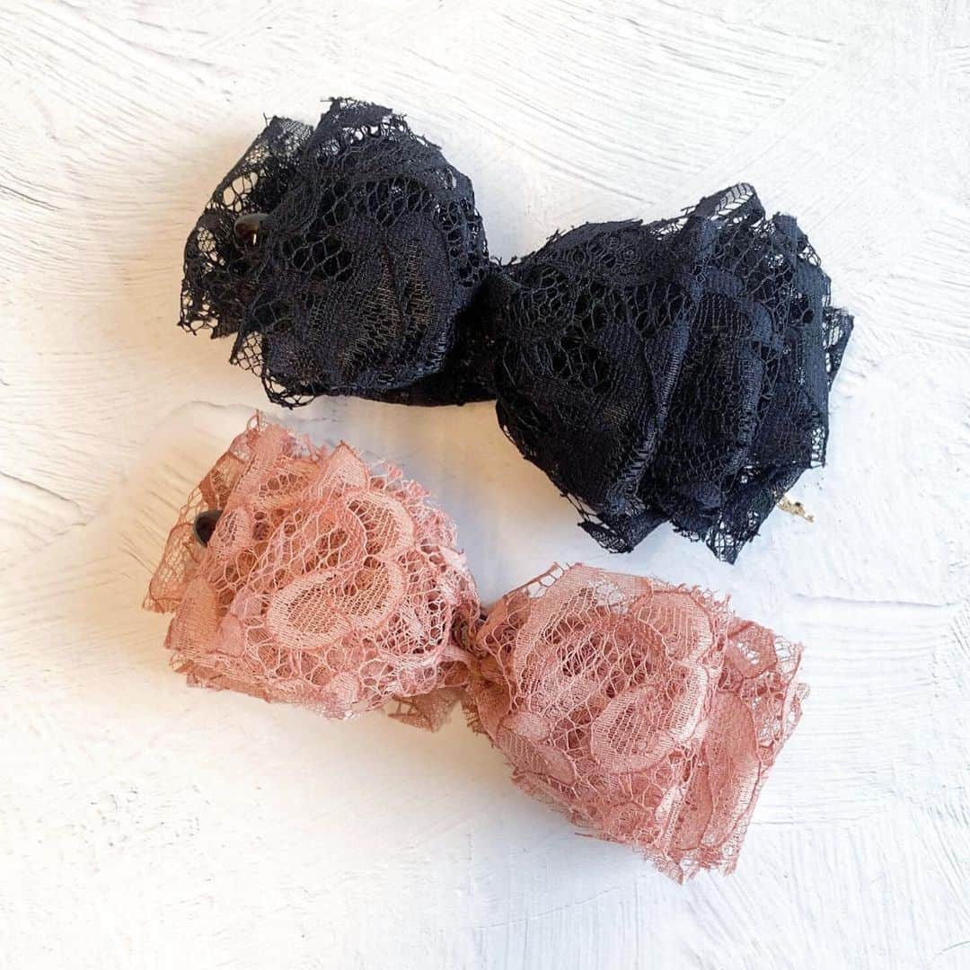 AngeBloomさんのインスタグラム写真 - (AngeBloomInstagram)「🆕 petitフラワーバナナクリップ pink/navy ・ 透けレースが可愛いバナナクリップ💕お値段もお手頃価格でさらに可愛い🙌🧡 ・ @angebloom_official  #angebloom  #アンジェブルーム #レースアクセ #バナナクリップ #髪が多い #バナナクリップアレンジ」5月27日 21時58分 - angebloom_official