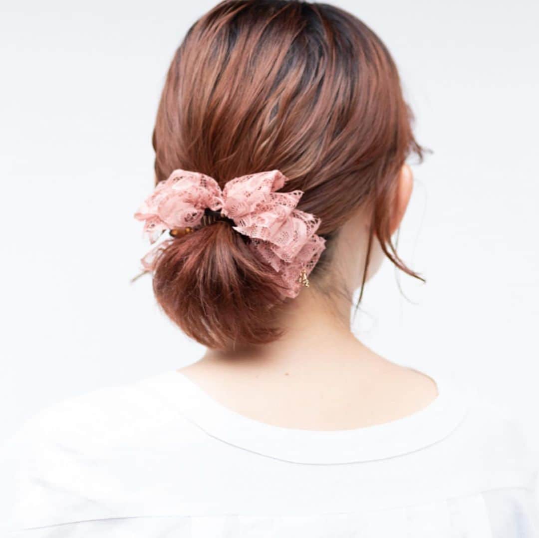 AngeBloomさんのインスタグラム写真 - (AngeBloomInstagram)「🆕 petitフラワーバナナクリップ pink/navy ・ 透けレースが可愛いバナナクリップ💕お値段もお手頃価格でさらに可愛い🙌🧡 ・ @angebloom_official  #angebloom  #アンジェブルーム #レースアクセ #バナナクリップ #髪が多い #バナナクリップアレンジ」5月27日 21時58分 - angebloom_official