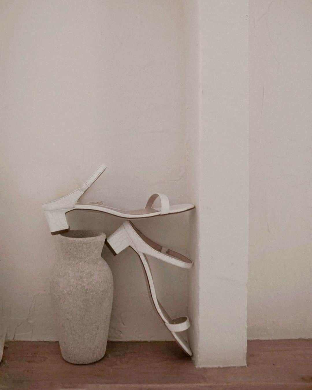 Club Monacoのインスタグラム：「A minimalist heel for whatever you're doing with your feet these days.」