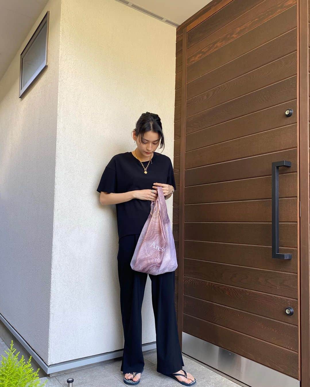 松本瞳のインスタグラム：「. お気に入りのセットアップ。 今年はミュール履きたいなあ🌿 #Aresense」