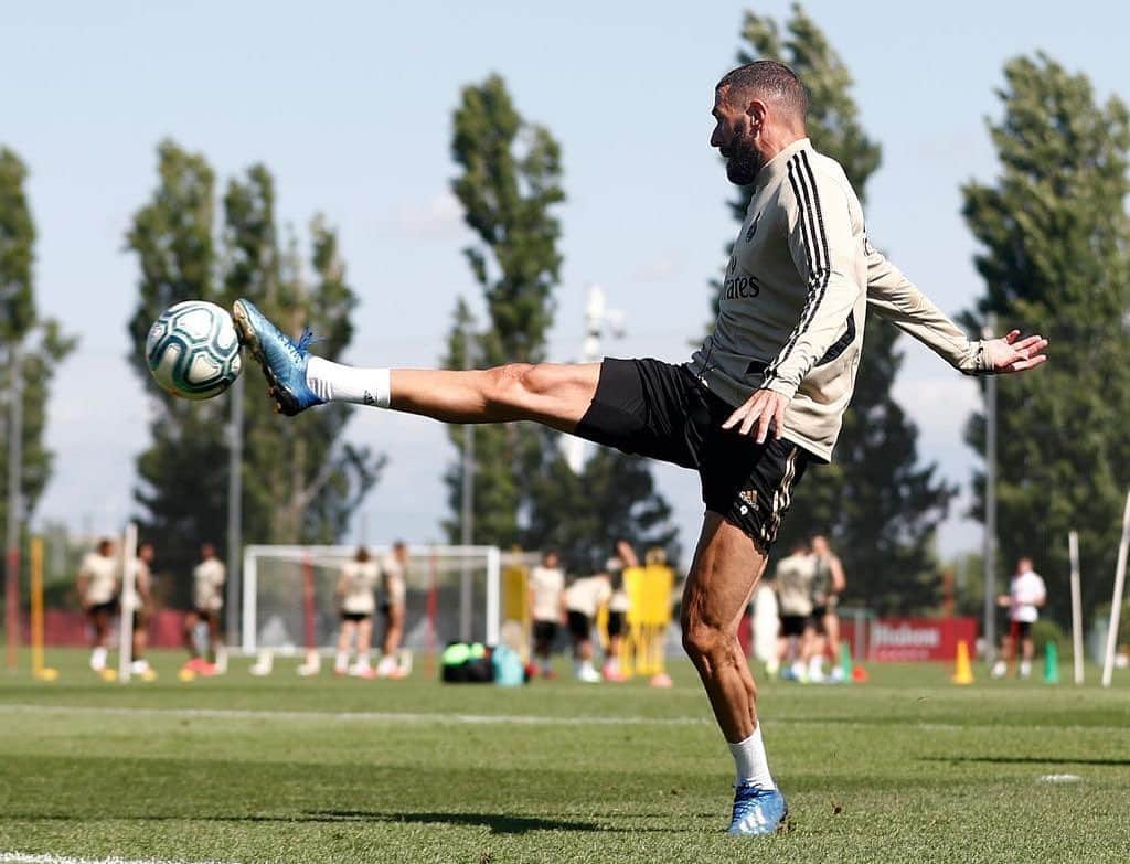 カリム・ベンゼマさんのインスタグラム写真 - (カリム・ベンゼマInstagram)「Nueve ⚔️🔥 #halamadrid」5月27日 22時41分 - karimbenzema