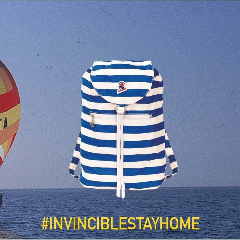 インヴィクタさんのインスタグラム写真 - (インヴィクタInstagram)「..but let's stay home  #iostoacasa #stayhome #invictablestayhome #invicta #backpack #minisac」5月27日 22時36分 - invicta_official