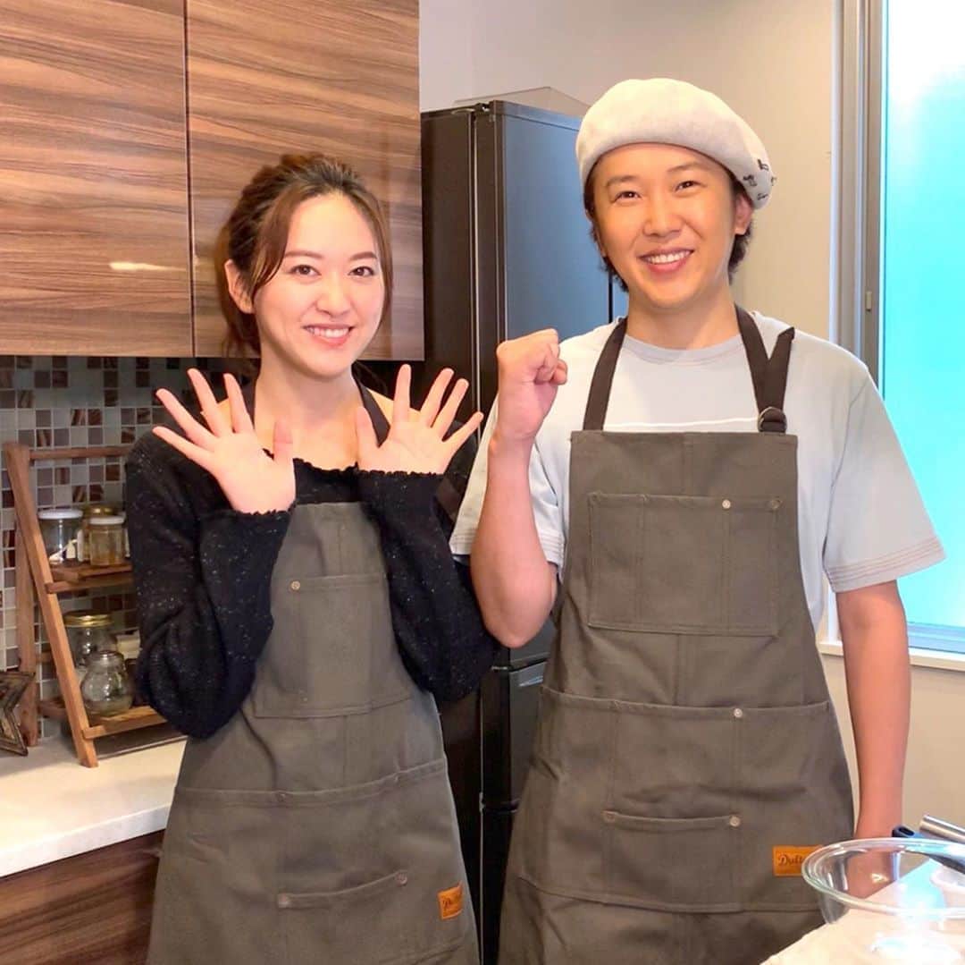 金子貴俊のインスタグラム：「今日の前半は妻と二人でYouTube自撮り撮影！！バスク風チーズケーキの作り方を撮影しましたー！！ レシピを教えてくださいとコメントをいただいて、ちょっとお待たせしてしまいましたが、近々アップできると思いますので、よろしくお願いします🙇‍♂️ #バスク風チーズケーキ#夫婦で#YouTube#金子貴俊#金子美保」