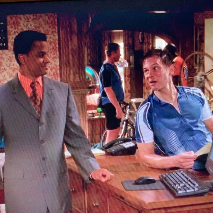 ヤニック・トゥルースデールのインスタグラム：「Yet another exemple that viruses and germs stand no chance with Michel. 😷🤷🏾‍♂️ #gilmoregirls #fuckcorona #backtothefuture #trendsetter」