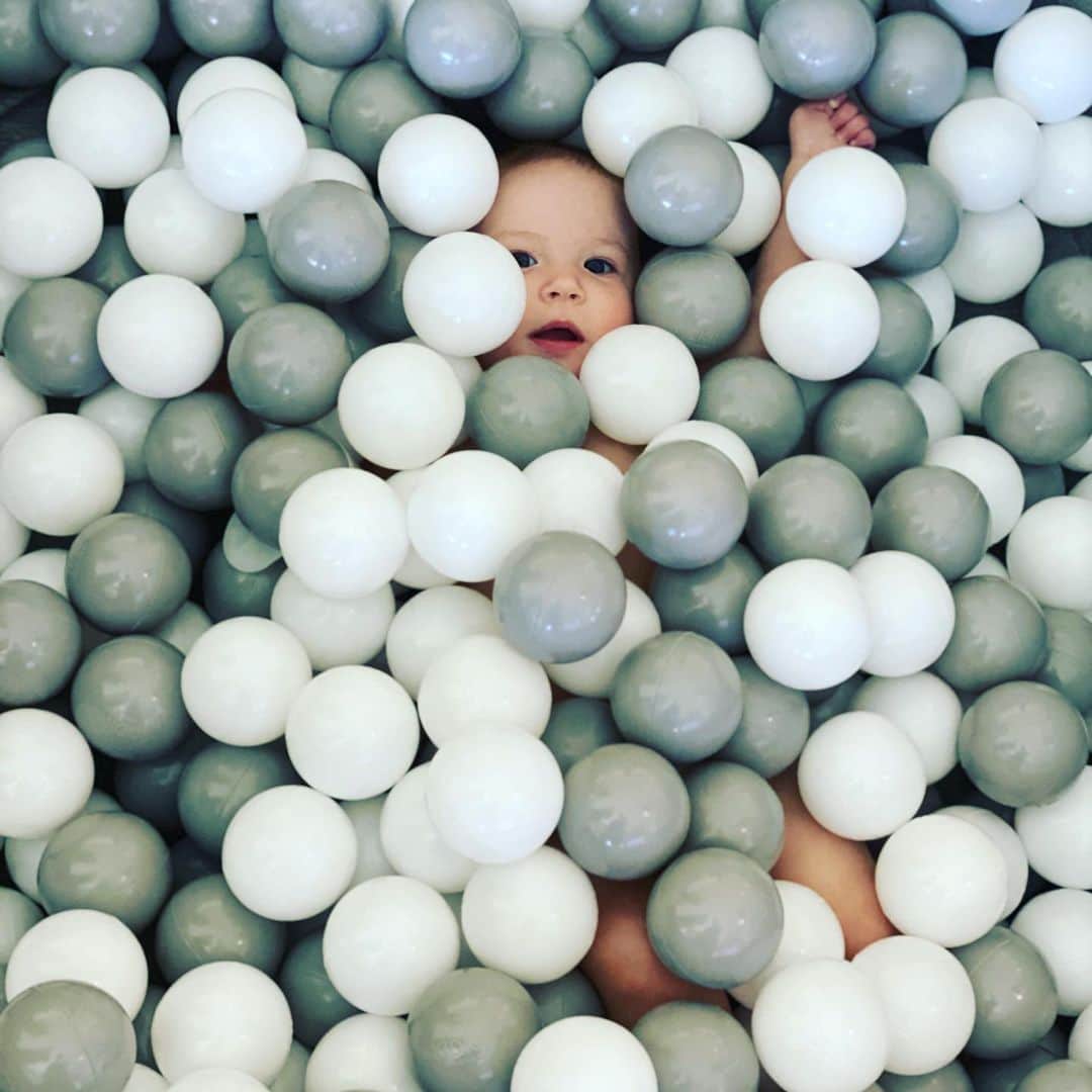 ニック・カーターさんのインスタグラム写真 - (ニック・カーターInstagram)「Baby in a ball pit ❤️❤️☺️ #mylove #babies #happybaby #happyfamily」5月27日 22時39分 - nickcarter