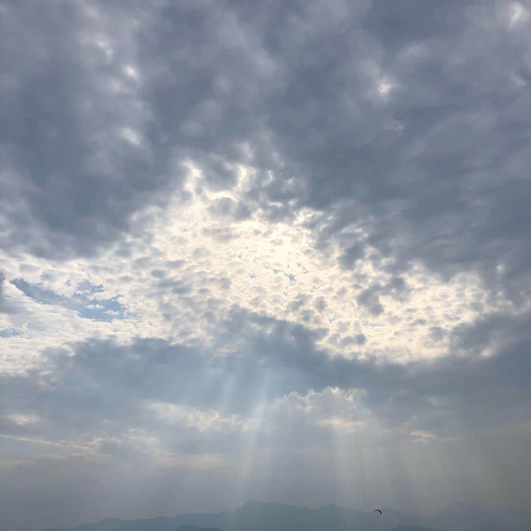 ドヒさんのインスタグラム写真 - (ドヒInstagram)「요즘 너네 좀 이쁘더라 ☁️☁️」5月27日 22時49分 - mdh0925_