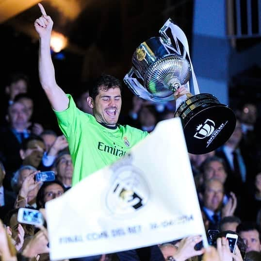 イケル・カシージャスさんのインスタグラム写真 - (イケル・カシージャスInstagram)「🏆🏆🏆🏆#ikercasillas #champion」5月27日 22時41分 - ikercasillasoficial