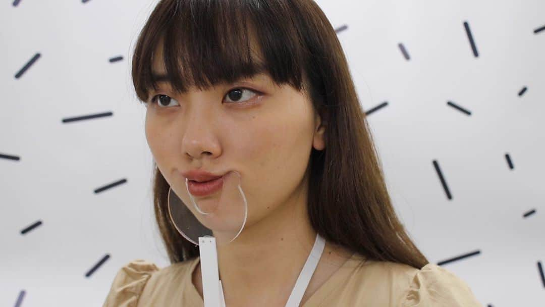 藤原麻里菜さんのインスタグラム写真 - (藤原麻里菜Instagram)「You don't have to make a smiling face."The Making A Smiling Face Machine" can do it instead of you. _ #mudazukuri #無駄づくり #無用發明　#wastedcreations  _ #sonymesh #comedyvideos #maker #uslessmachine #smilingface #diyproject #lasercutting」5月27日 22時45分 - mudazukuri