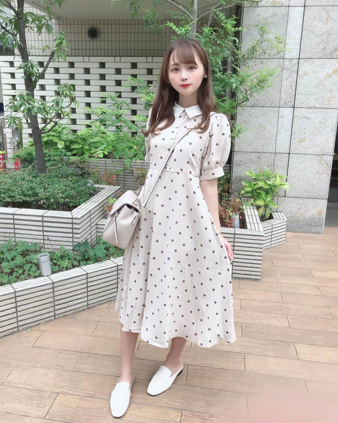 のインスタグラム：「. . タピオカのテイクアウトした🤤💗 タピオカじゃなくてナタデココ にしちゃったけど☺️ ナタデココ大好き(*´ω｀*)❣️ . . . 👗ワンピース　@cattykitten_official . 👡ミュール 👜バッグ　@noela_official . . . . #私服 #coordinate #春服 #春服コーデ #春コーデ #noela #タピオカ #タピオカ巡り #ナタデココ #テイクアウト #テイクアウトグルメ #おうち時間 #おうち時間を楽しむ #おうち時間を楽しもう #love」