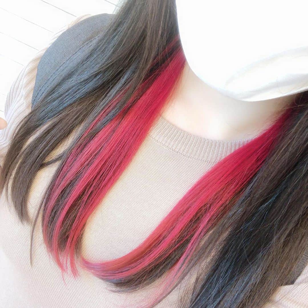 中恵光城さんのインスタグラム写真 - (中恵光城Instagram)「やっっっっっと美容院に行けた😭  伸び放題で大変なことになってたのと、インナーカラーもすっかり金髪になってたので、ようやくスッキリできたー‼️ 赤も入って気合充填🍒  #インナーカラーレッド  #久しぶりの美容院💇‍♀️」5月27日 22時55分 - mitsuki_nakae