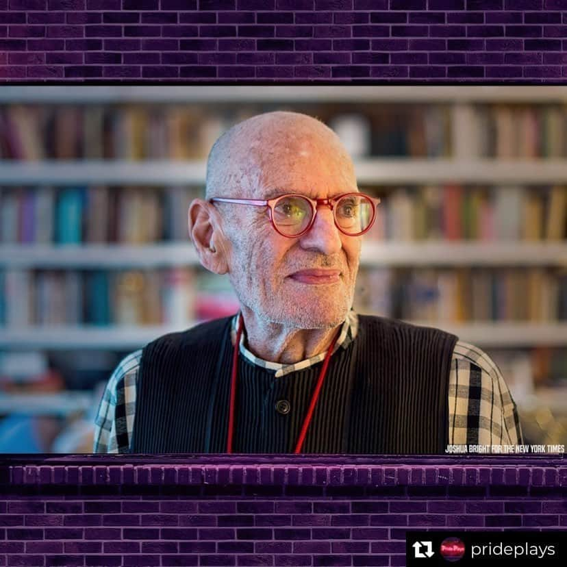 マイケル・ユーリーさんのインスタグラム写真 - (マイケル・ユーリーInstagram)「Rest In Peace, Rest in Power, Rest in Rage #larrykramer」5月28日 4時30分 - michaelurielikesit