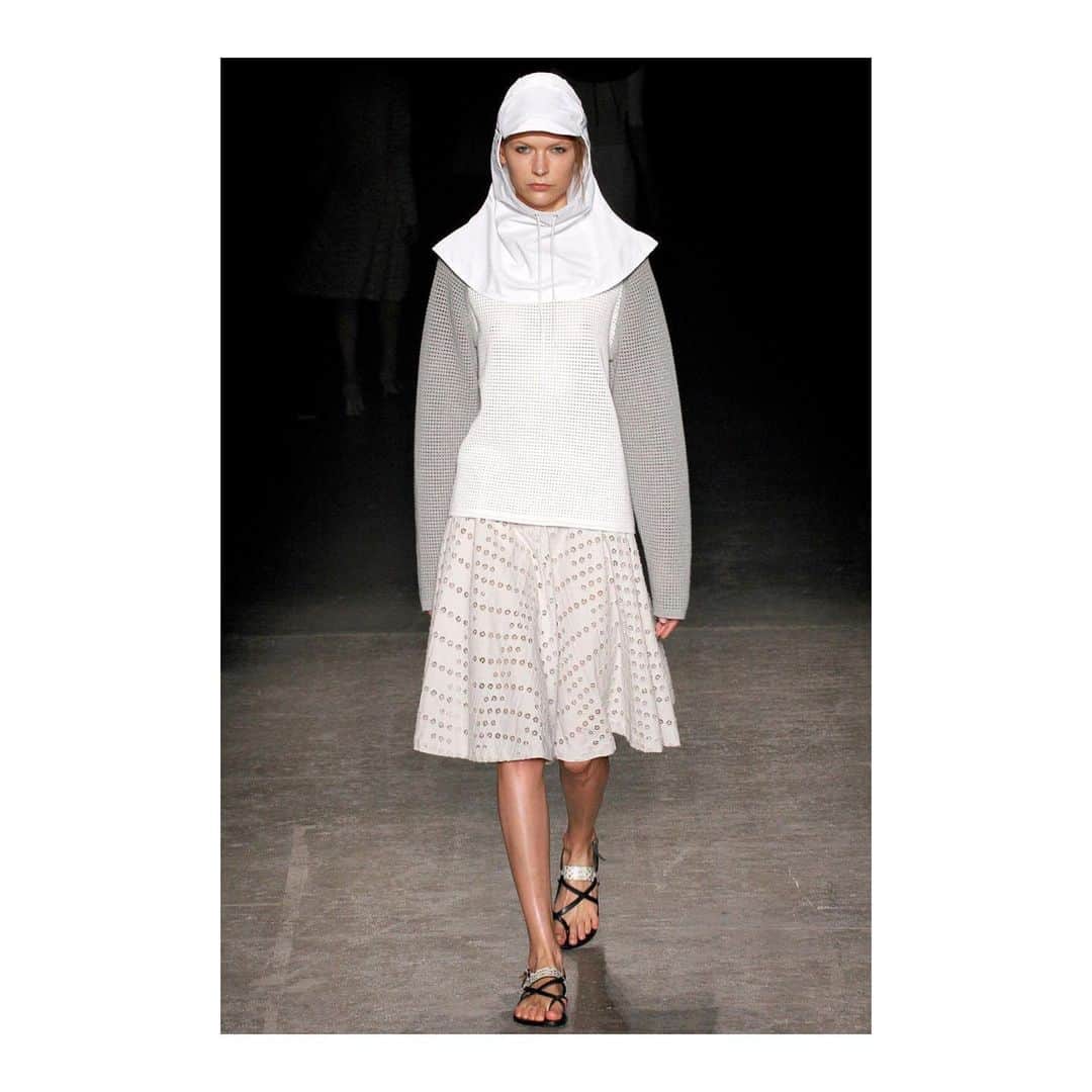 のインスタグラム：「White and Gray!  #madeinnewyork #springsummer #yigalazrouel #timeless」