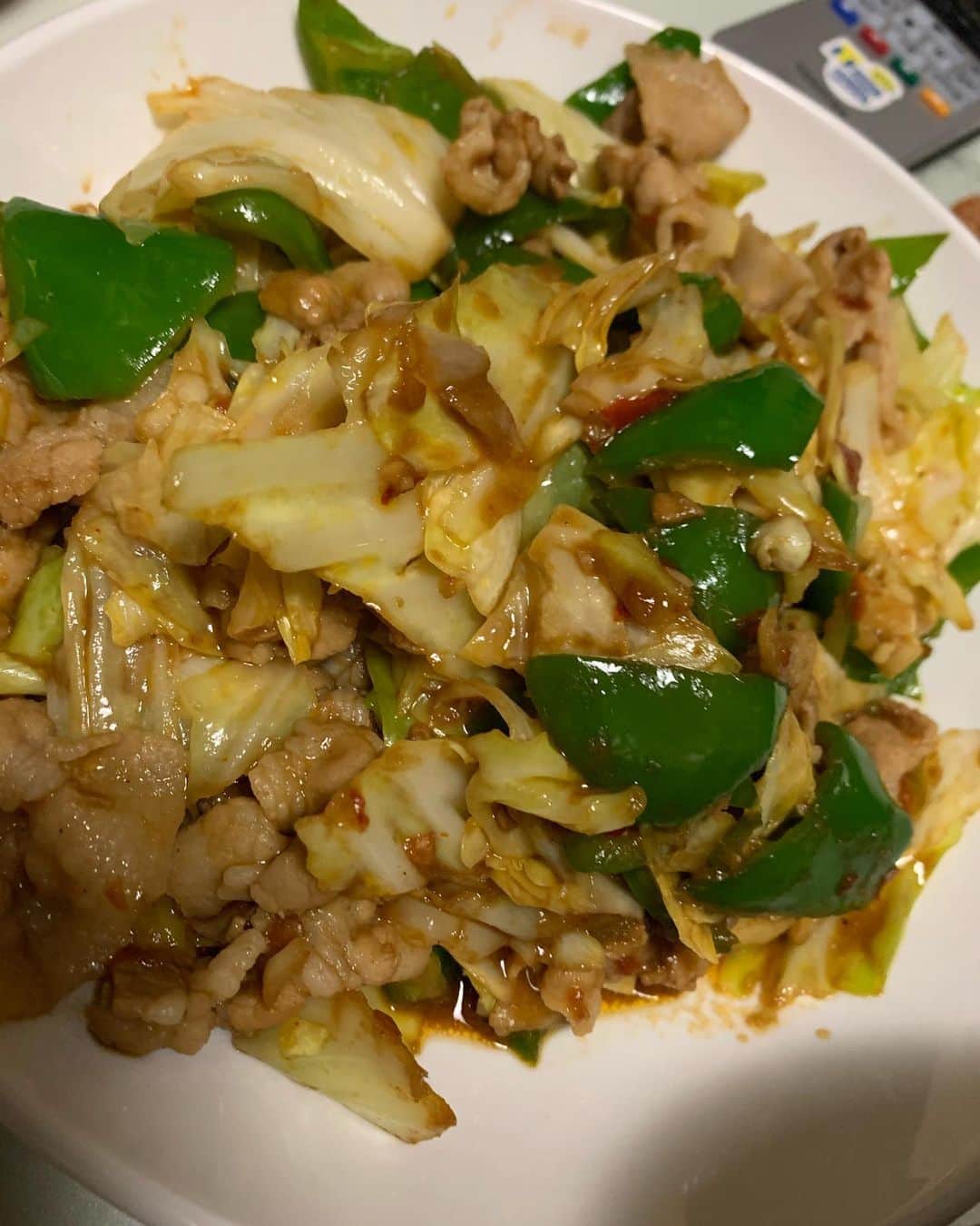 小田島沙知（かぎしっぽ）のインスタグラム：「自粛のおかげで料理がうまくなりました！ いやリュウジお兄さんのおかげです！勝手に師匠と呼ばせてもらってます！ あとお母さんのおかげーレシピをLINEで送ってくれた！母も師匠！ これでいつでも嫁にいける  #かぎしっぽさち #リュウジお兄さん #バズレシピ #師匠 #手料理 #自粛 #そういえば #体が柔らかくなるやつ #続きの動画 #とってなかった #まぁいっか #てへぺろ」