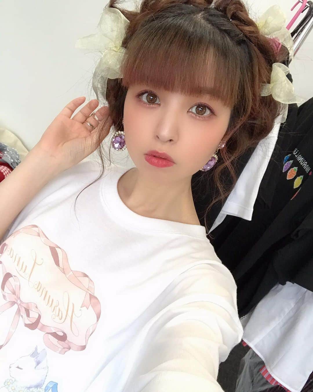 のインスタグラム：「明後日29日の20時からfraisierさまと、コラボインスタライブをやります🥳 コラボTシャツを隅々まで紹介するので、是非ご覧くださいー！  #fraisier  #collaborationtee  #instagramlive」
