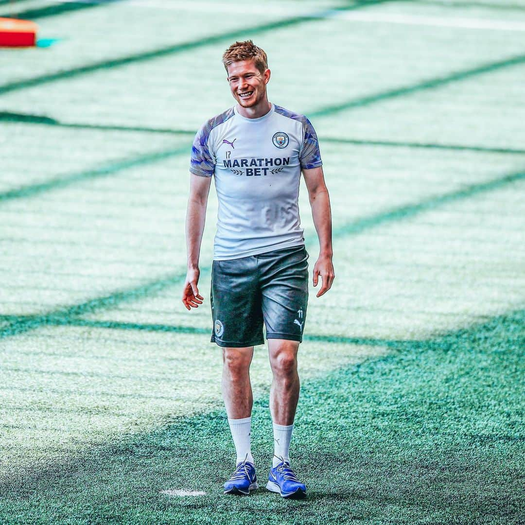 マンチェスター・シティFCさんのインスタグラム写真 - (マンチェスター・シティFCInstagram)「Taking the hard work indoors 🏠⠀ ⠀ ⠀⁣⠀ #ManCity」5月27日 23時30分 - mancity