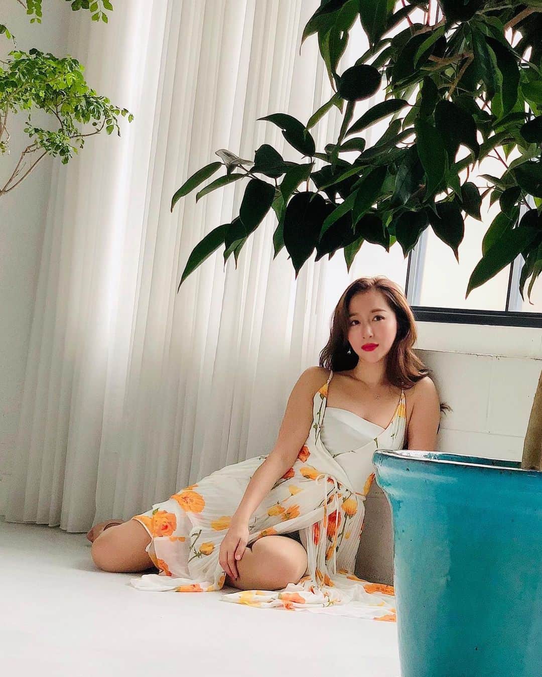 伊東愛のインスタグラム：「Can’t wait to share this beautiful moment...Coming soon...🧡🌼📸 念願かなって...だったのです🌻お楽しみに🧡」
