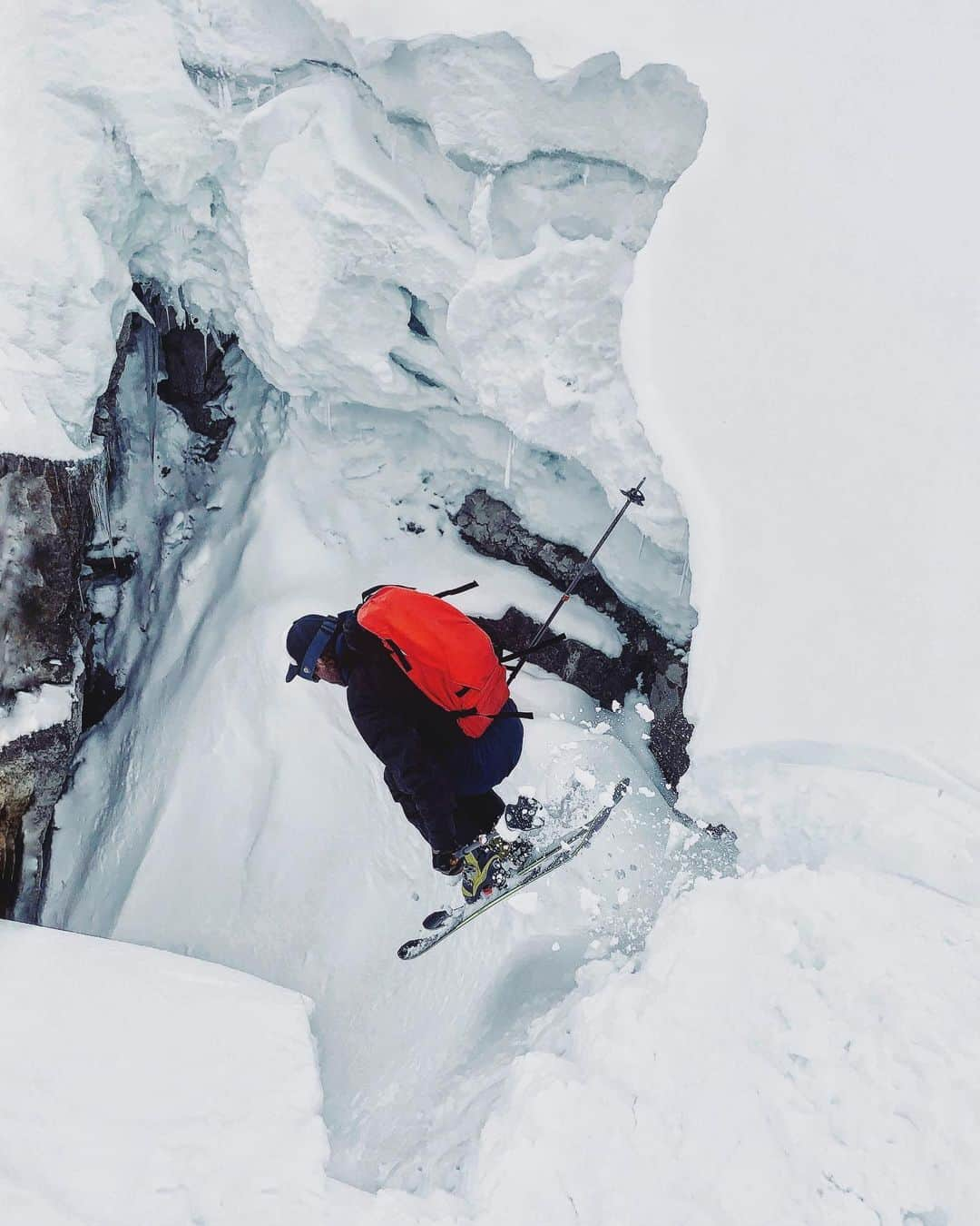 ジミー・チンさんのインスタグラム写真 - (ジミー・チンInstagram)「Summer down low. Winter up high. Kicked off the flip flops for a few late season missions to some less traveled corners of the backyard.⁣ @jimmyhartman zending. ⁣ 2nd 📸 by @jimmyhartman ⁣ ⁣ #recreateresponsibly #exploreresponsibly」5月27日 23時56分 - jimmychin