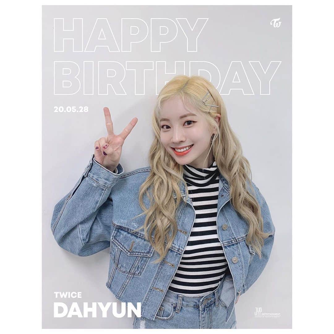 TWICE JAPANさんのインスタグラム写真 - (TWICE JAPANInstagram)「Happy Birthday DAHYUN  #HappyDAHYUNday」5月28日 0時05分 - jypetwice_japan