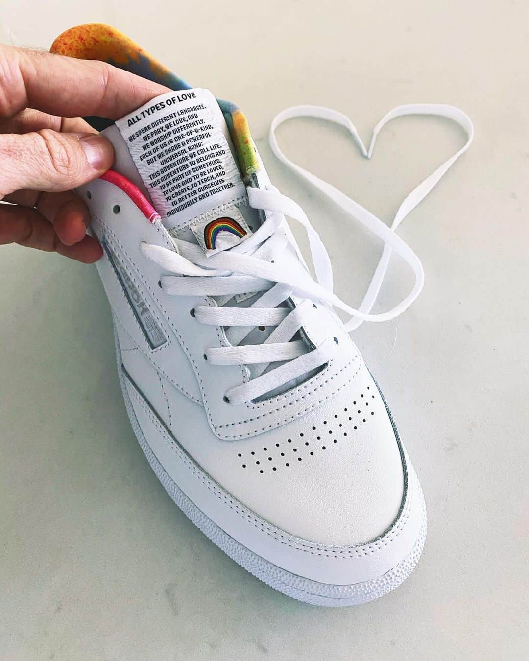 Reebok classicさんのインスタグラム写真 - (Reebok classicInstagram)「Some say to wear your heart on your sleeve, we prefer to wear it on our feet. Click the link in our bio to learn more about our Pride 2020 Collection. #AllTypesofLove」5月28日 0時19分 - reebokclassics