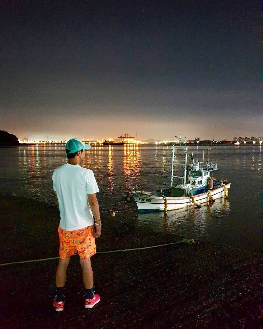 ダリ のインスタグラム：「🧍🚤」