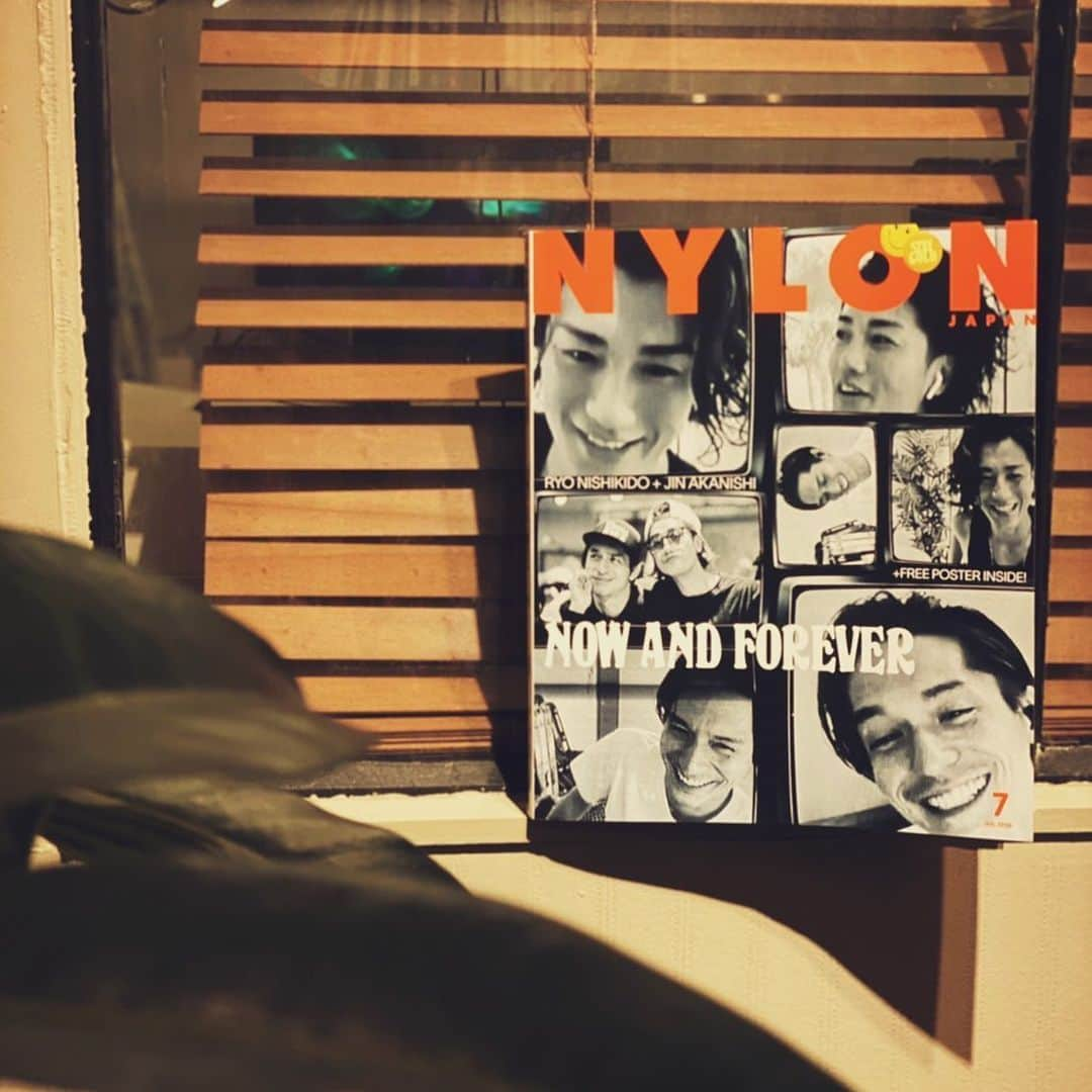 半田悠人のインスタグラム：「明日発売のNYLON JAPANに平面作品を寄稿しました！ぜひ！ --------------- NYLON JAPAN 7月号（5月28日発売） 「NOW AND FOREVER」テーマのもと、137人のクリエイター達から、ソウルフルな作品とメッセージを送っていただきました。 まるごと一冊、心あたたまるとってもアートなイシューとなりました。ぜひ、手にとってみてください。皆様に心地よい時間が訪れますように。 @nylonjapan #nylonjapan」